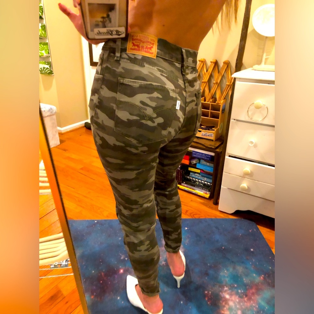 High Waisted Skinny Camo Levi’s Jeggings